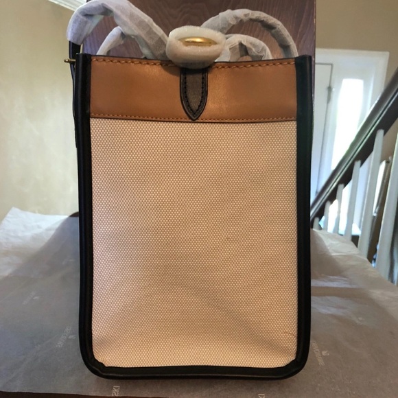 Coach Field Tote Leatherware NEW WITH TAG
COMES WITH POUCH, STRAP AND DUST BAG - Picture 5 of 13